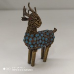 Antigo Cervo em Metal trabalhado cravejado de pedras - Mede 07 cm