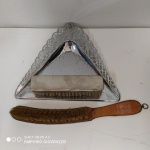 Antigo Cata Migalhas em Metal - 3 peças