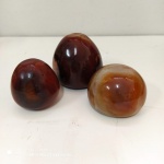 Trio de Pedras de Ágata. A maior mede 7x7 cm 