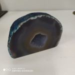 Lindo Geodo de Ágata colorizada. Mede 11x08 cm