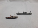 Lote de 2 miniaturas de navios em chumbo. Medindo 7,5cm de comprimento.