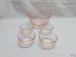 Jogo de bowls e 4 cumbucas em vidro rosa jateado Nadir. Medindo o bowl 21,5cm de diâmetro x 10,5cm de altura.