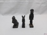 Lote de 3 enfeite do Egito antigo em resina preta. Medindo o faraó 13cm de altura.