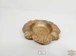 Cinzeiro de Mesa Fundo Flor  em relevo . em Bronze. Medida: 17 cm dimaetro