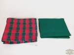 2 Grandes Toalhas de Mesa Retangular de Natal Decoração Natalina Vermelha e verde e 1 Verde Lisa.  Medida: 2,20 x 1,40