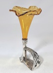 WMF - Pequena floreira alemã ART DECO em metal prateado e tulipa em vidro ondulado na cor Âmbar. Cerca de 1900. Numerado. Med. 16cm.