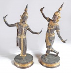 TAILÂNDIA - Par de belas dançarinas APSARAS em bronze com detalhes dourados. Med. 30 cm.