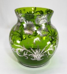 Antigo vaso globular em vidro verde com detalhes em prata aplicada. Med 23 x 20 cm. Alguns desgastes.