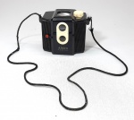 DÉCADA DE 50 - Máquina fotográfica ANSCO PANDA  - Criada na década de 1950 para competir com o Kodak Baby Brownie. Esta câmera de filme de formato 620 tira 12 fotografias quadradas.