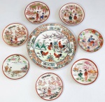 Lote com pratos em porcelana chinesa e japonesa. Med. 18 e 10 cm.