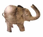Grande elefante de metal patinado em dourado. Medida 24x27cm.