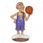 Caricatura de jogador de basquete em material sintético. Medida 17 cm de altura.