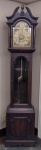 Relógio de coluna em madeira, de origem alemã, não testado (Falta 01 peso)- mede 228 cm de altura.