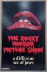 Poster emoldurado do filme "THE ROCKY HORROR PICTURE SHOW" - boca mordendo os lábios - medindo 99 cm de altura por 64 cm de largura.