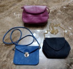 Três bolsas para festa de modelos e cores diversas, todas para uso tiracolo.