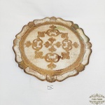 Bandeja Redonda Madeira Patinada com Policromia origem Italiana. Medida: 34 cm diametro