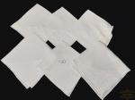 196 - Jogo de 6 guardanapos em algodão com Renda. Medida 35 cm x 35 cm . apresenta pequenas marcas de guardado