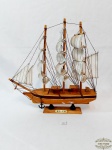 Enfeite   veleiro em  em madeira  marcado Belem. Medida 29 cm comprimento x 30 cm altura x 4 cm.