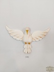 Divino espírito Santo em Madeira patinada de Branco. Medida: 28 cm x 18 cm.