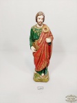 Imagem São Judas Tadeu em Gesso Pintado com Policromia e Decoupage. Medida: 28 cm altura