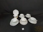 Jogo de 6 Xicaras de Café em Porcelana Branca Bordas com Relevo. Medida: Xicara 4,5 cm altura x 6,5 cm diametro e pires 11 cm diametro