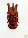 Mascara Decorativa Africana em Madeira. Medida 33 cm altura