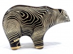 PALATNIK – Escultura cinética representando urso em resina de poliéster de manufatura Abraham Palatnik. Medindo 12,5 cm de altura por 20 cm de comprimento. 