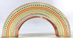 PALATNIK  Escultura cinética representando arco íris em resina de poliéster de manufatura Abraham Palatnik. Medindo 11 cm de altura por 20,5 cm de comprimento.
