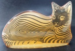 PALATNIK – Escultura cinética representando gato  em resina de poliéster de manufatura Abraham Palatnik. Medindo 9,5 cm de altura por 15 cm de comprimento. 