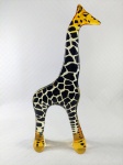 PALATNIK – Escultura cinética representando girafa em resina de poliéster de manufatura Abraham Palatnik. Medindo 32 cm de altura por 14 cm de comprimento. 