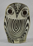 PALATNIK – Escultura cinética representando coruja em resina de poliéster de manufatura Abraham Palatnik. Medindo 8,5 cm de altura por 5,8 cm de comprimento. 