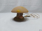 Abajur na forma de cogumelo em borracha, funcionando perfeitamente. Medindo 13cm de altura.