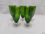 Jogo de 5 tulipas para cerveja em cristal verde canelado.