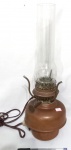 Lampião elétrico, com estrutura produzida em cobre, altura total 42 cm, não testado.
