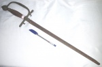 Espada decorativa produzida em aço, maior comprimento 53cm, marcas do tempo.