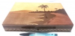 Caixa para charutos da marca Costa Penna & Cia, produzida em madeira marchetada com representação de paisagem, medidas 26,5x18x4cm, 