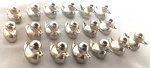 Lote contendo 18 marcadores de mesa, produzidos em aço, representando patos, maior comprimento 2,5cm.