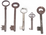 Lote contendo 5 antigas chaves, produzidas em metal, maior comprimento 10,5cm, marcas do tempo.