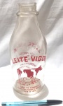 Antiga garrafa de leite, da marca Vigor, altura 22cm, meados do século XX.