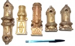 Lote contendo 5 guarnições em bronze, para guarnecer móveis, maior comprimento 17cm.