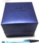 Caixa para relógio da marca Festina, medidas 11x11x9cm.