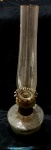 Lampião Aladin, produzido em vidrão, altura total 49 cm.