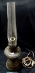 Lampião produzido em metal, adaptado para luz elétrica, altura total 60 cm, não testado, fiação no estado.