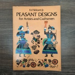 Livro  "PEASANT DESIGNS FOR ARTIST AND CRAFTSMEN"  com 100  páginas. Mais de 250 ilustrações. Publicado na década de 70. Dimensões: 28,5 cm x 21 cm. 