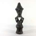 ARTE AFRICANA - Antiga e bela estatueta "DEUSA DA FERTILIDADE"  em bronze, possivelmente séc XIX. Dimensões: 22 cm altura.