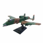 Avião de coleção, modelo Fairchild A - 10A Thunderbolt II USA. Construído em plástico rígido com riquíssimos detalhes. Escala 1:72. Acompanha base, trem de pouso dianteiro e traseiro. Exemplar em perfeito estado acondicionado em embalagem original. Dimensões: 23 cm x 24,5 cm.