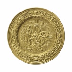 INGLATERRA - Grandioso e antigo Medalhão em metal revestido de dourado, decorado com cena do SÉC XVIII  "CABARET".  ladeado por larga faixa decorada com folhas de acanto. . Exemplar em excelente estado. Dimensões: 43 cm de diâmetro.