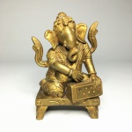 ÍNDIA - Estatueta "GANESHA" em bronze com ricos detalhes. Dimensões: 17 cm x 14 cm x 6 cm / 1,2 kg.