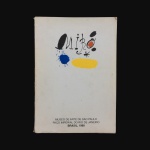 JOAN MIRÓ - MUSEO DE ARTE DE SAO PAULO  / PAÇO IMPERIAL DO RIO DE JANEIRO - BRASIL, 1988 - Poe Joan Perucho. Livro com 96 páginas ricamente ilustrado com imagens coloridas de pinturas e esculturas. Exemplar em excelente estado. Dimensões: 29,5 cm x 21 cm.