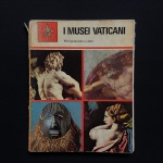 I MUSEI VATICANI -  MONUMENTI, MUSEI E GALLERIE PONTIFICIE - SCALA 1972 - Livro com 95 páginas ilustradas com 104 reproduções coloridas em alta qualidade. Capa solta. Exemplar impresso na Itália e em excelente estado. Dimensões: 24,5 cm x 19,5 cm.